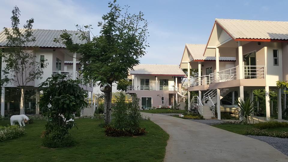Hotel Baan Suan Geb Tawan à Lop Buri Extérieur photo