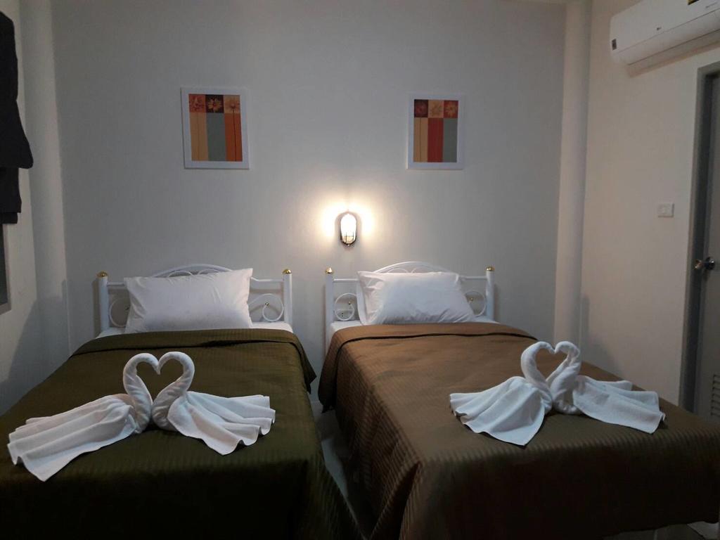 Hotel Baan Suan Geb Tawan à Lop Buri Extérieur photo