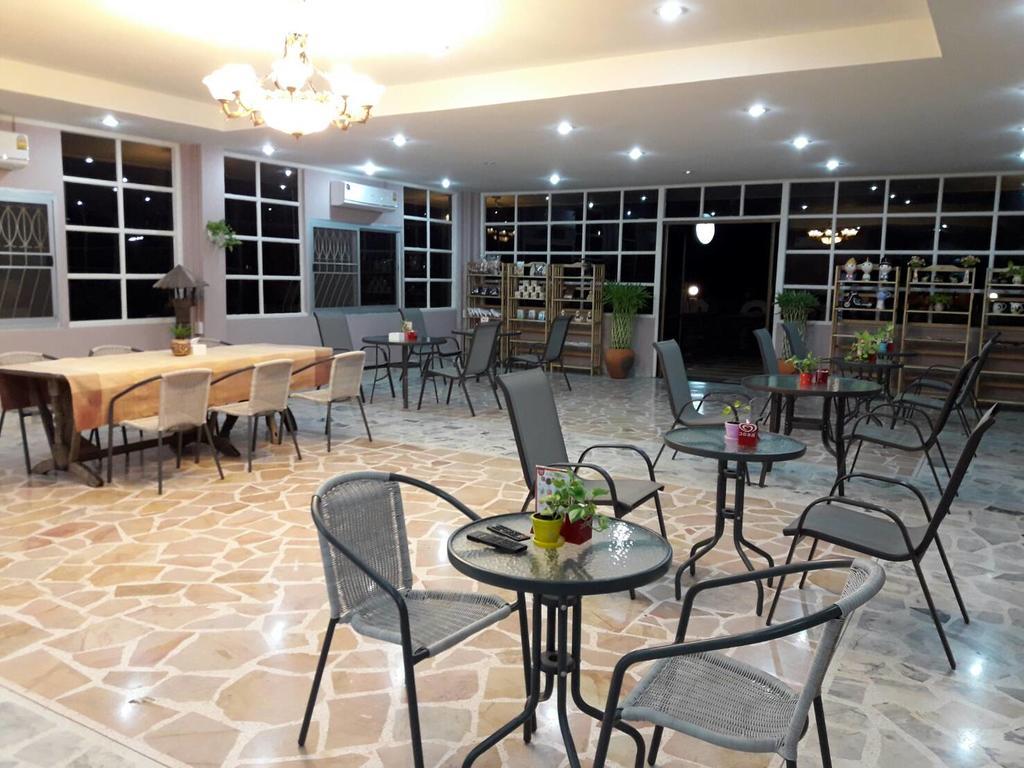 Hotel Baan Suan Geb Tawan à Lop Buri Extérieur photo
