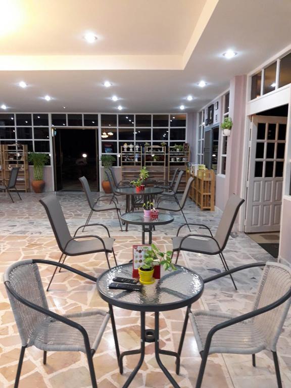 Hotel Baan Suan Geb Tawan à Lop Buri Extérieur photo